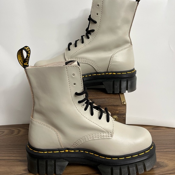 Dr. Martens  Audrick 8-Eye Boot EU 39 US 8 in Cement Platform Boots - Picture 7 of 12